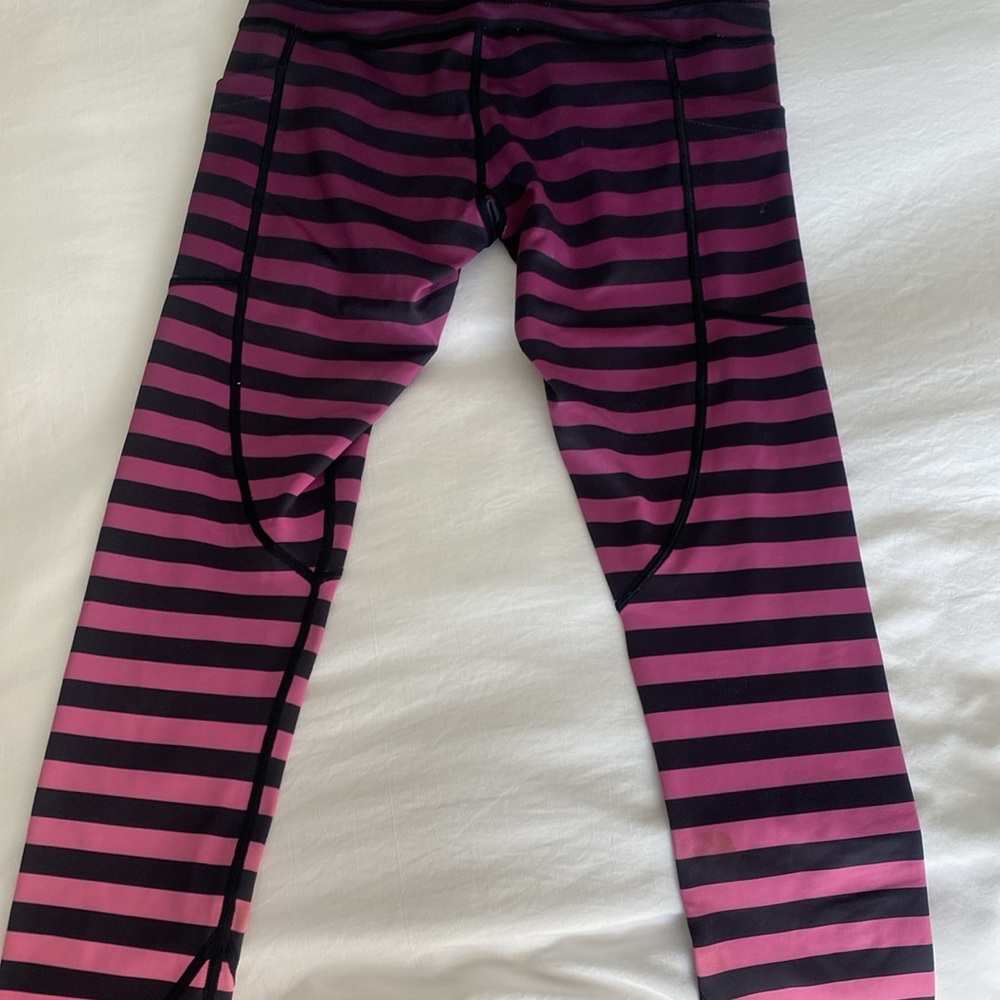 Zyia purple and black stripe ombré light n tight leggings size 2 - Picture 4 of 8